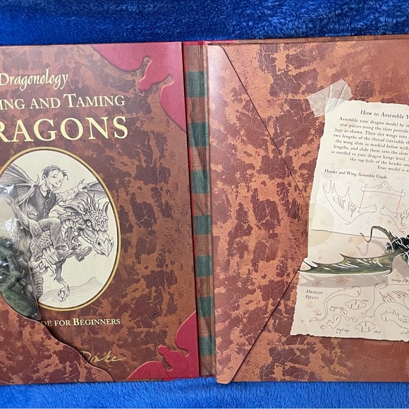 NEW 2006 Dragonology, Tracking & Taming Dragons. A Deluxe Book & Model Set. - Picture 2 of 8